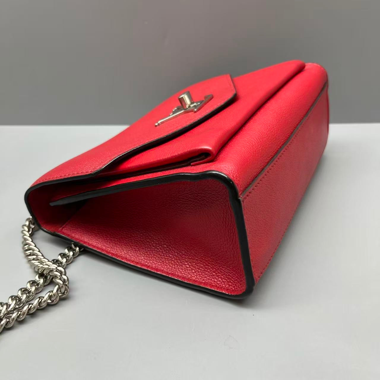 Louis Vuitton - Lockme Chain Bag - Grained calfskin leather - Red - (small)