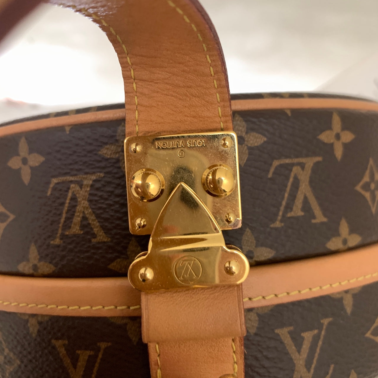 Louis Vuitton - Petite Boite Chapeau - Monogram coated canvas with natural Vachetta leather trim - Brown - (mini)