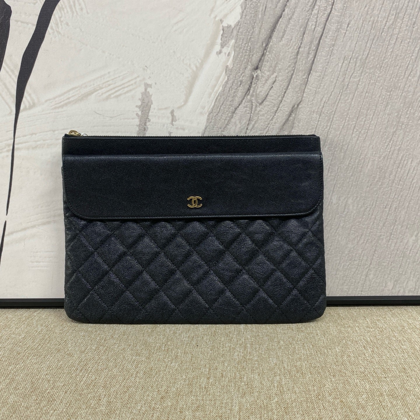 Chanel - Quilted Clutch Bag - Grained Calfskin Leather - Black with Gold-Tone Hardware - (Medium)