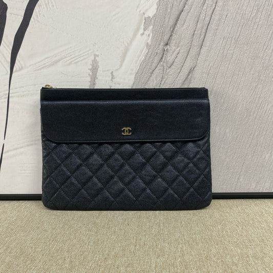 Chanel - Quilted Clutch Bag - Grained Calfskin Leather - Black with Gold-Tone Hardware - (Medium)