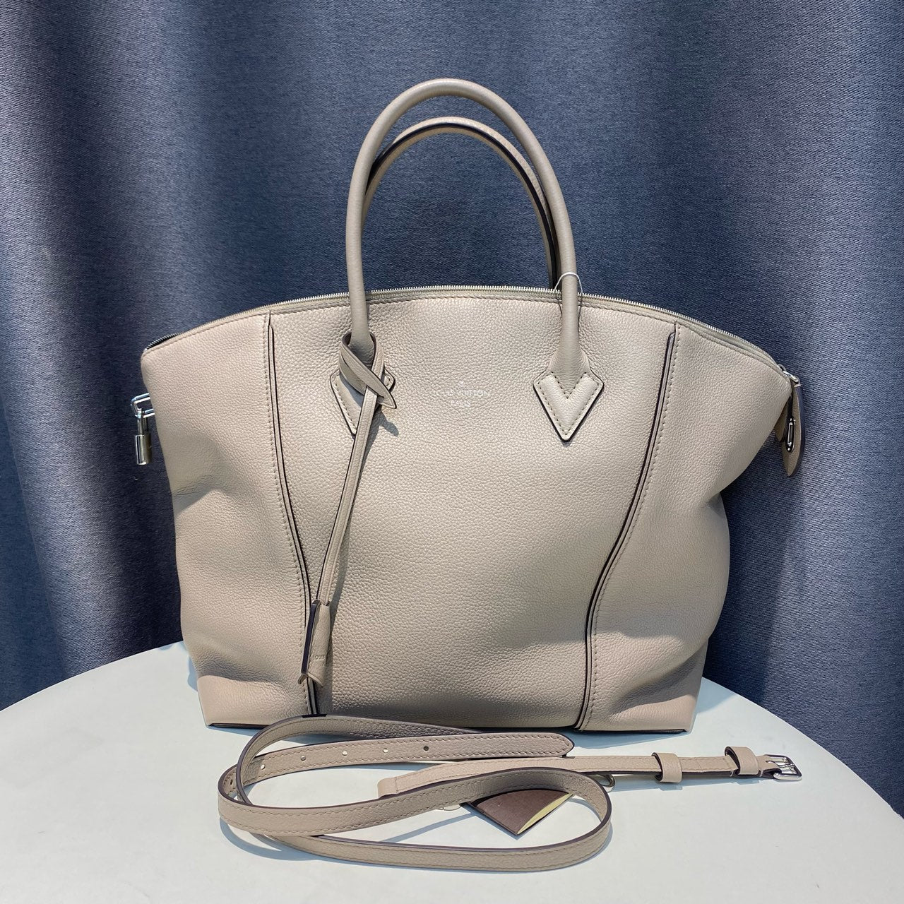 Louis Vuitton - Top Handle Handbag - Grained leather - Grey - (large)