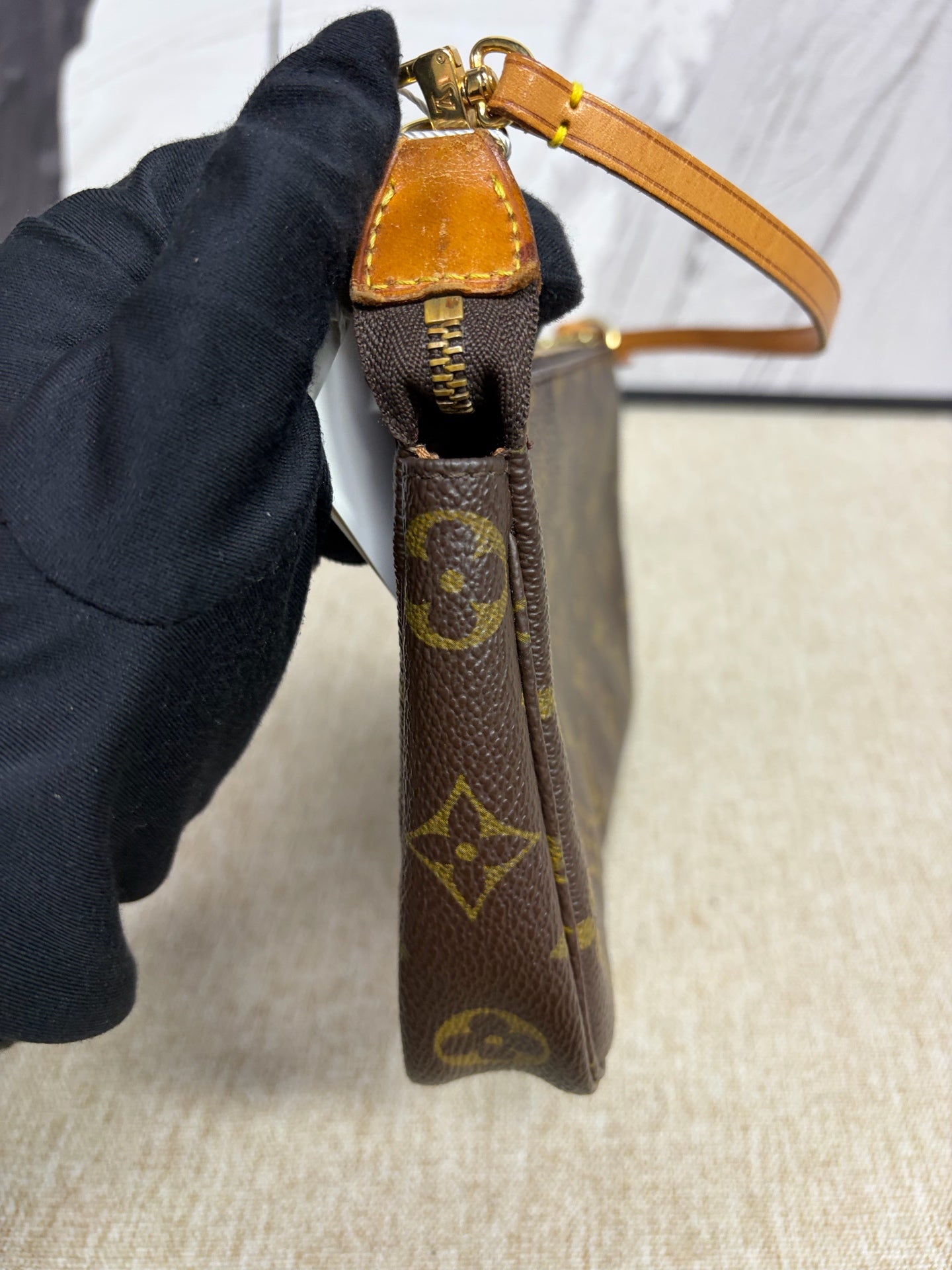 Louis Vuitton - Pochette Accessoires - Monogram coated canvas with Vachetta leather trim - Brown - (mini)