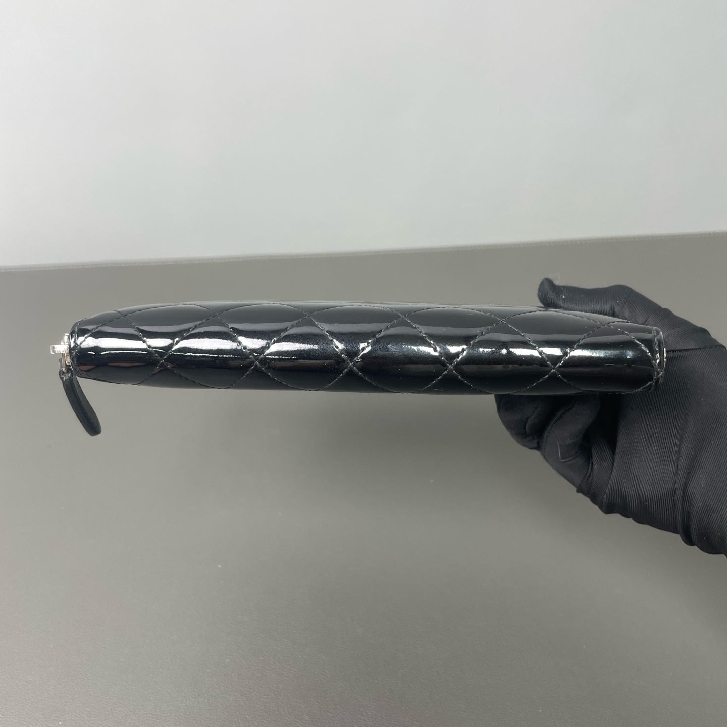 Chanel - Classic Quilted Zipped Wallet - Patent leather - Black - (medium)