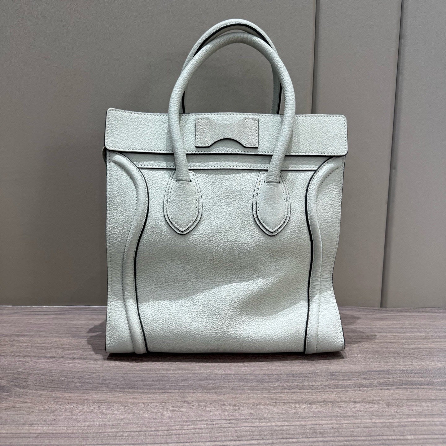Celine - Luggage Handbag - Pebbled calfskin leather - Greige with Black Trim - (Medium)