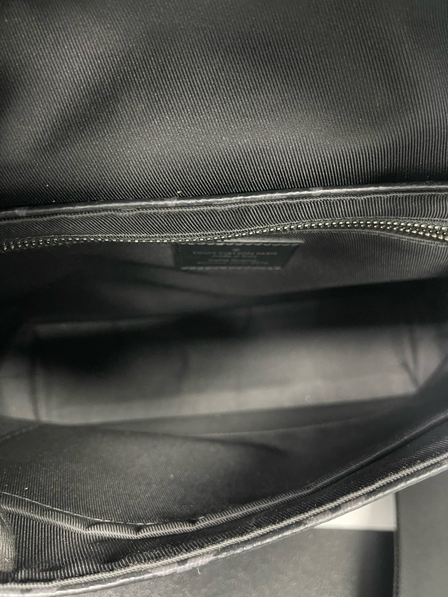 Louis Vuitton - Voyager Messenger Bag - Monogram Eclipse coated canvas with cowhide leather trim - Black - (Medium)