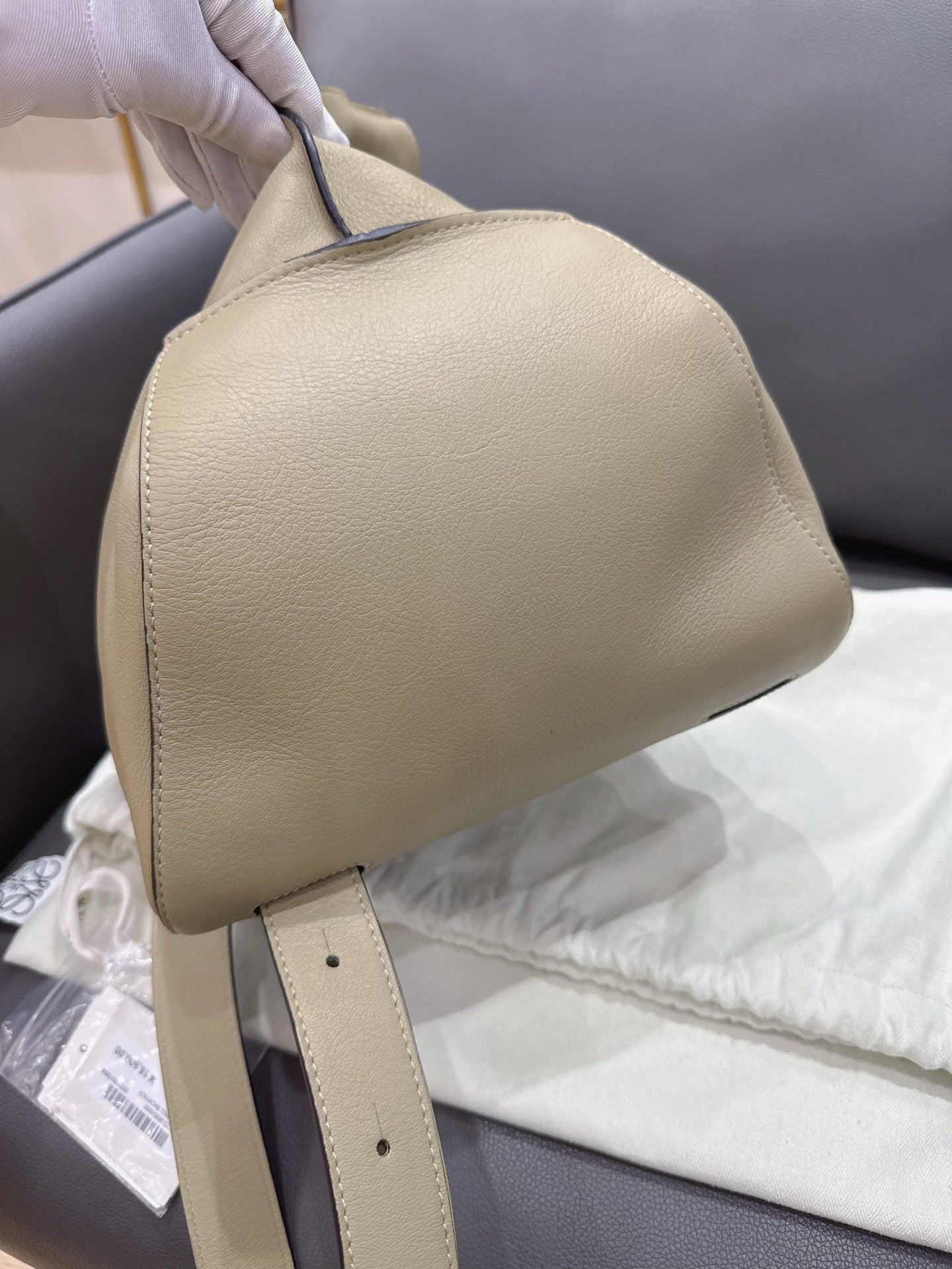 Loewe - Anton Sling Bag - Leather - Beige - (Large)