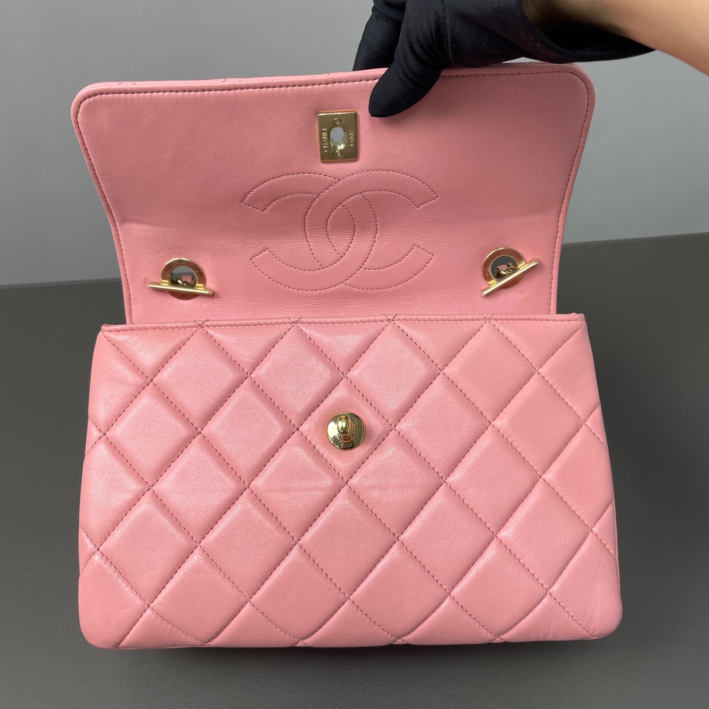 Chanel - Trendy CC - Quilted lambskin leather - Pink with Gold-Tone Hardware - (medium)