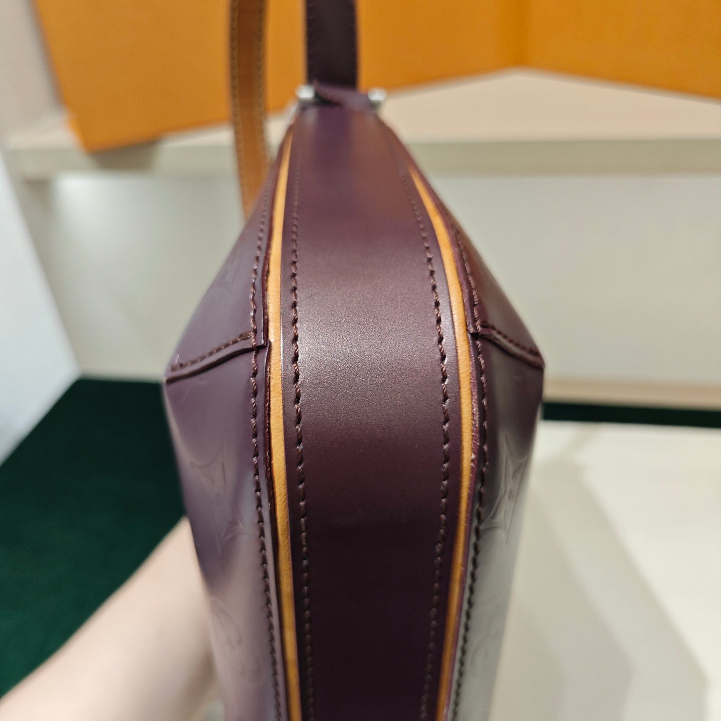 Louis Vuitton - Pochette Accessoires - Patent leather - Purple - (mini)