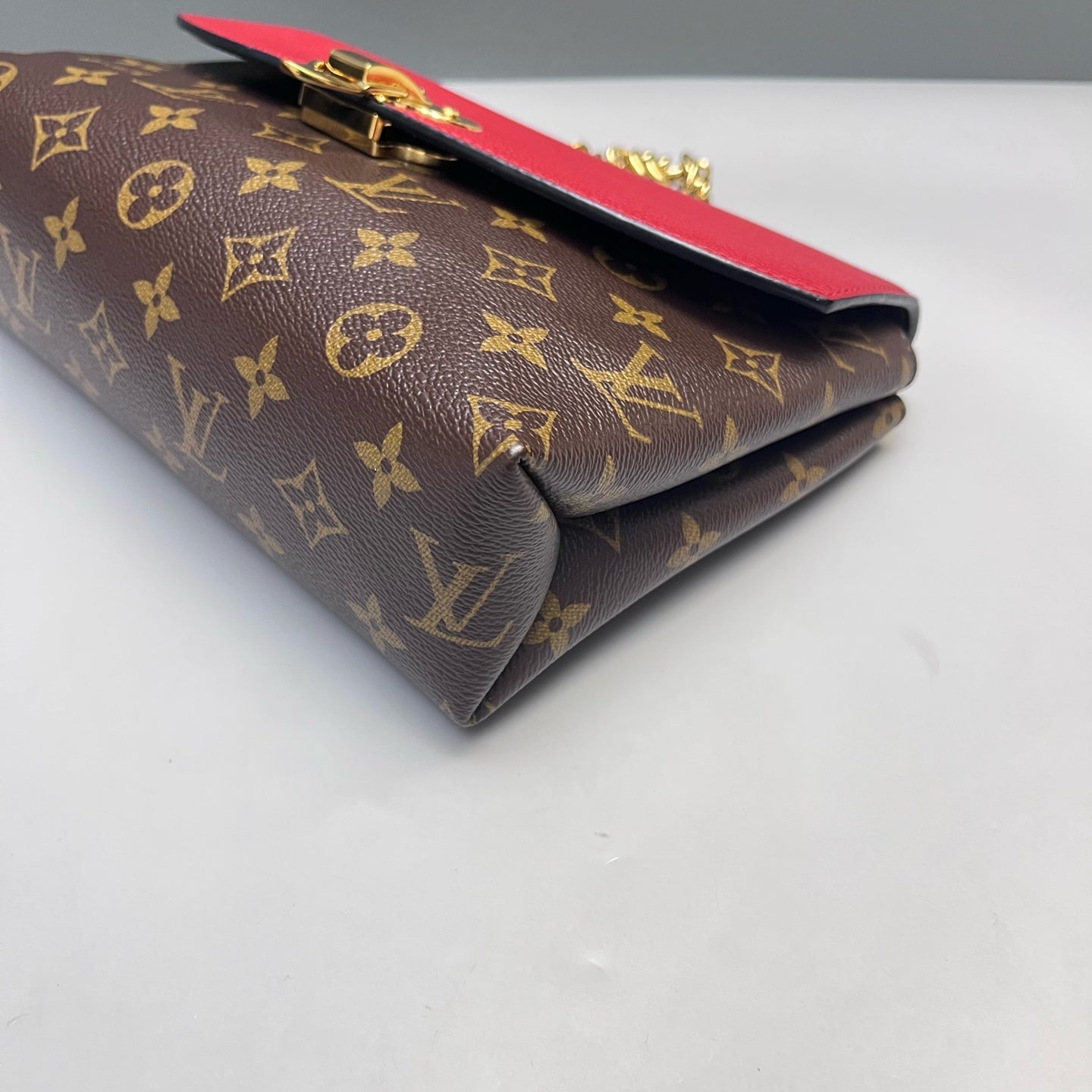 Louis Vuitton - Pallas Chain - Monogram coated canvas and grained leather - Brown and Red - (Medium)