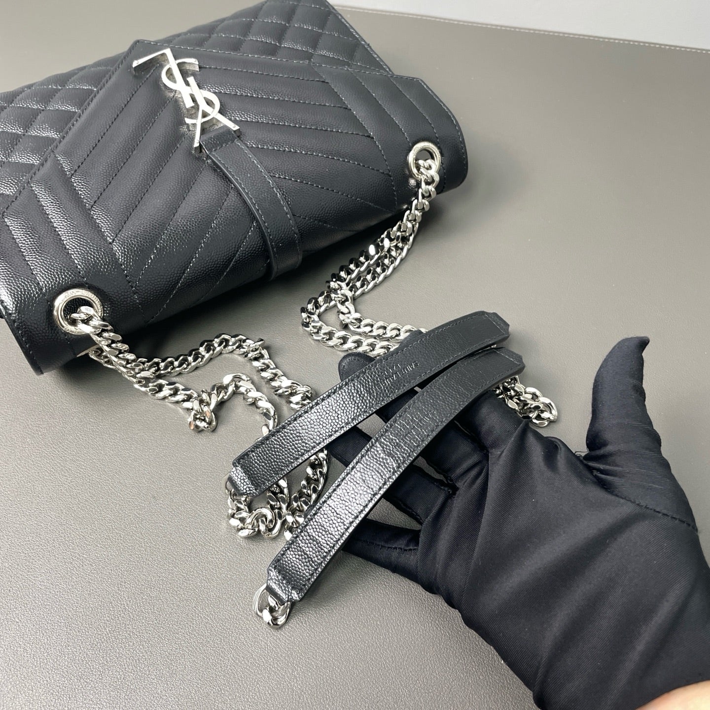 Saint Laurent - Envelope Bag - Pebbled calfskin leather - Black - (medium)