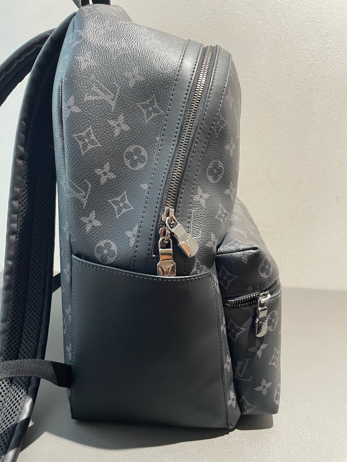 Louis Vuitton - Discovery Backpack Monogram Eclipse - Monogram Eclipse coated canvas with leather trim - Black - (medium)