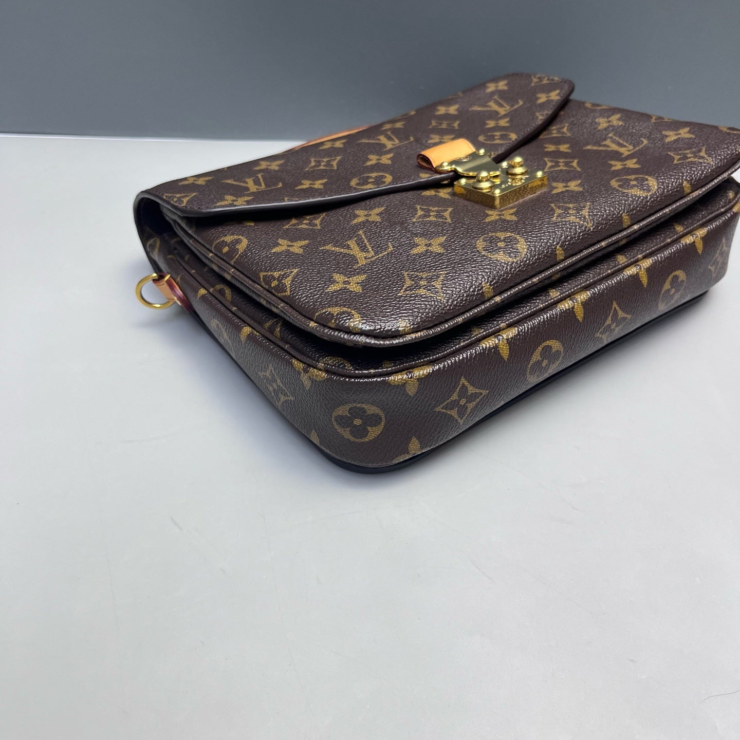 Louis Vuitton - Pochette Metis - Monogram coated canvas with Vachetta leather trim - Brown - (Medium)