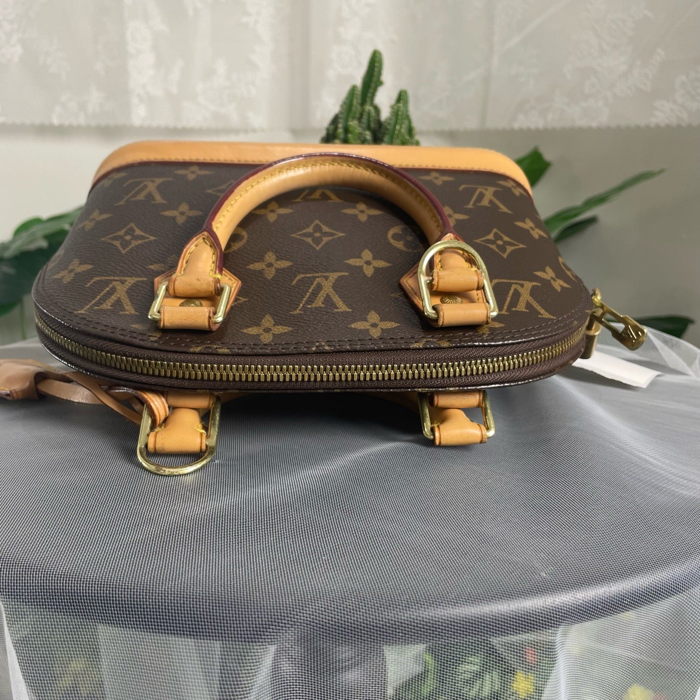 Louis Vuitton - Alma BB - Monogram coated canvas with Vachetta leather trim - Brown - (mini)