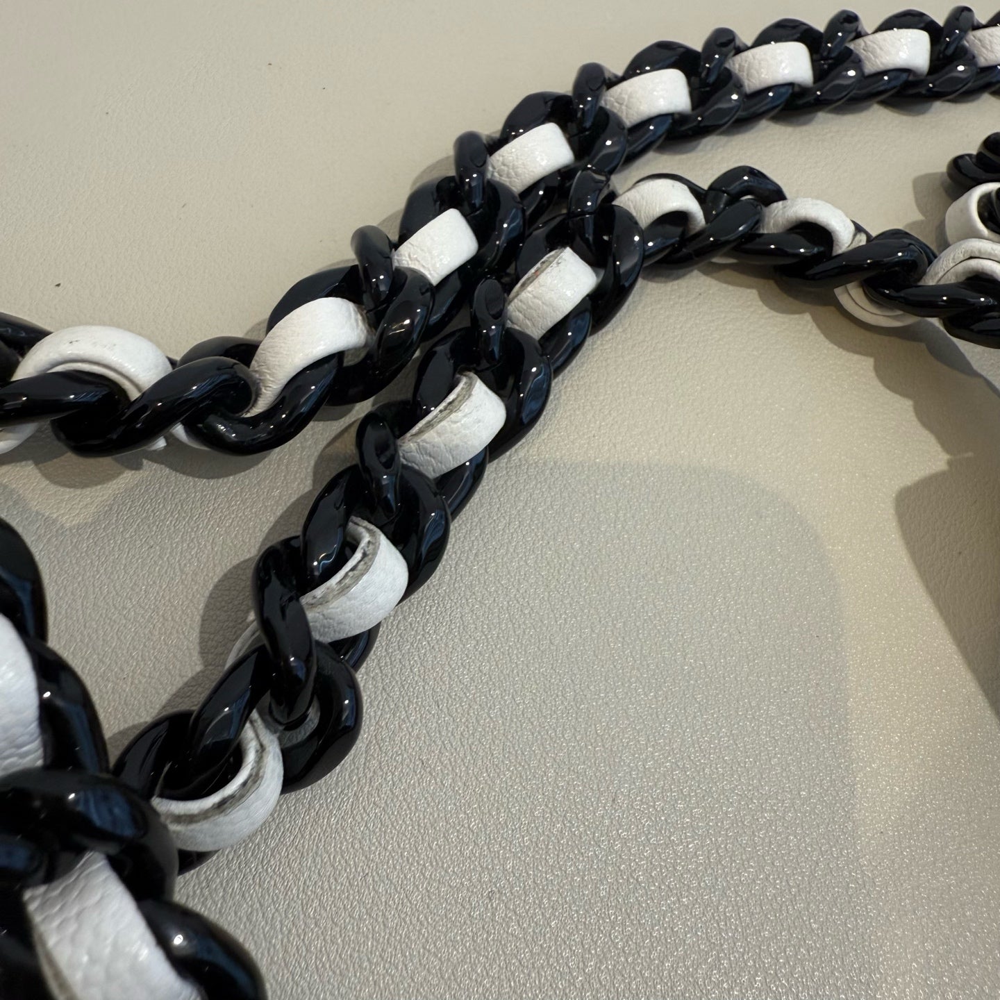 Chanel - Quilted Phone Holder with Chain - Pebbled leather - White - (mini)