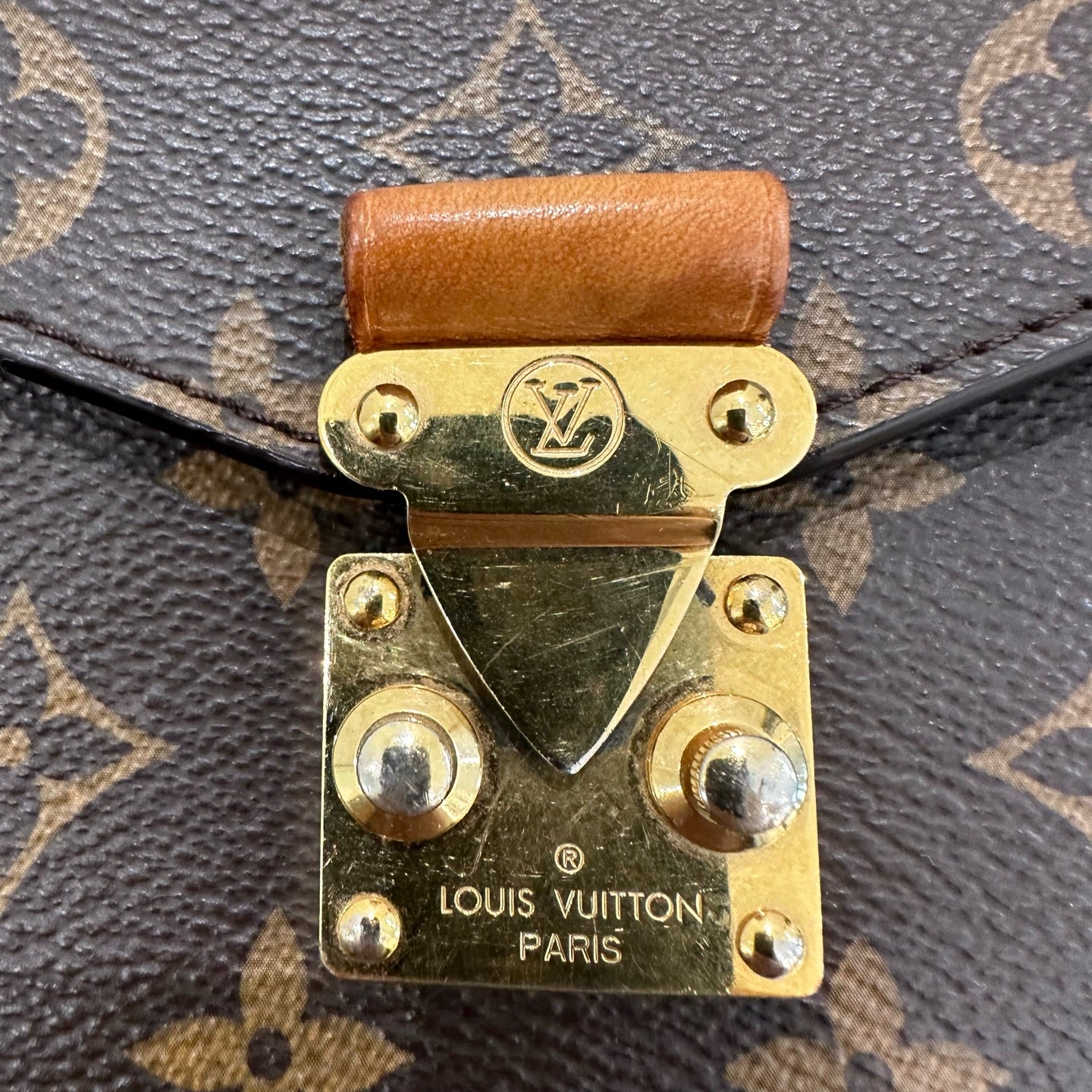 Louis Vuitton - Pochette Metis - Monogram coated canvas with natural cowhide leather trim - Brown - (Medium)