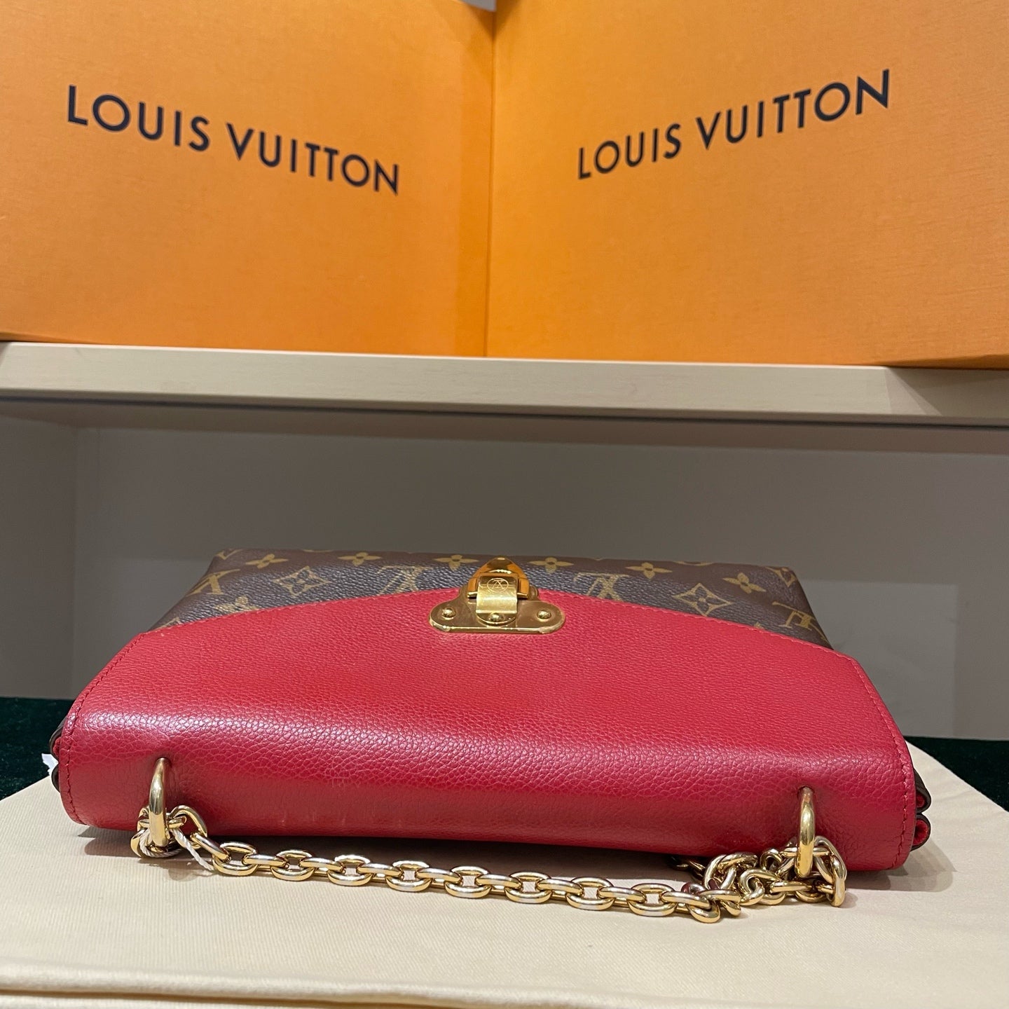 Louis Vuitton - Pochette Métis - Monogram canvas with grained leather trim - Brown with Red flap - (Medium)