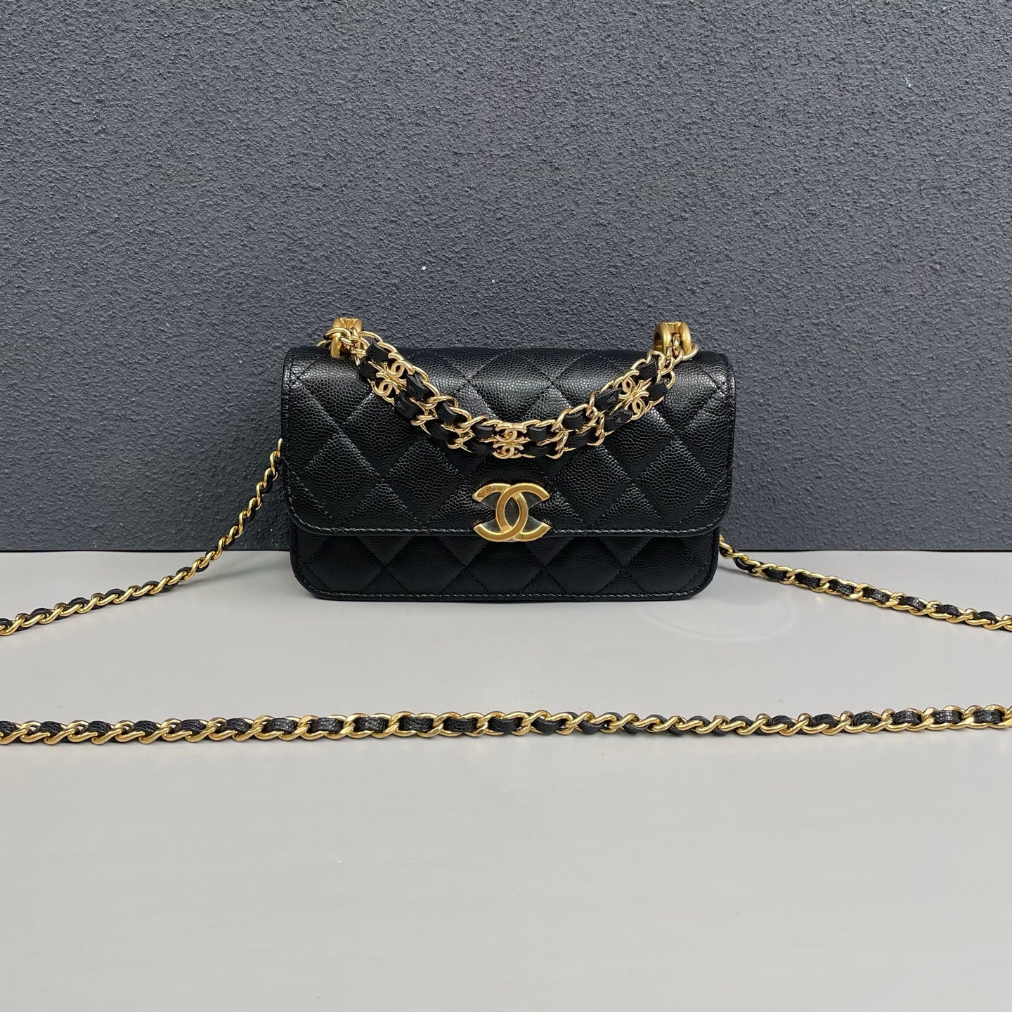 Chanel - Mini WOC (Wallet on Chain) - Grained calfskin leather - Black - (mini)
