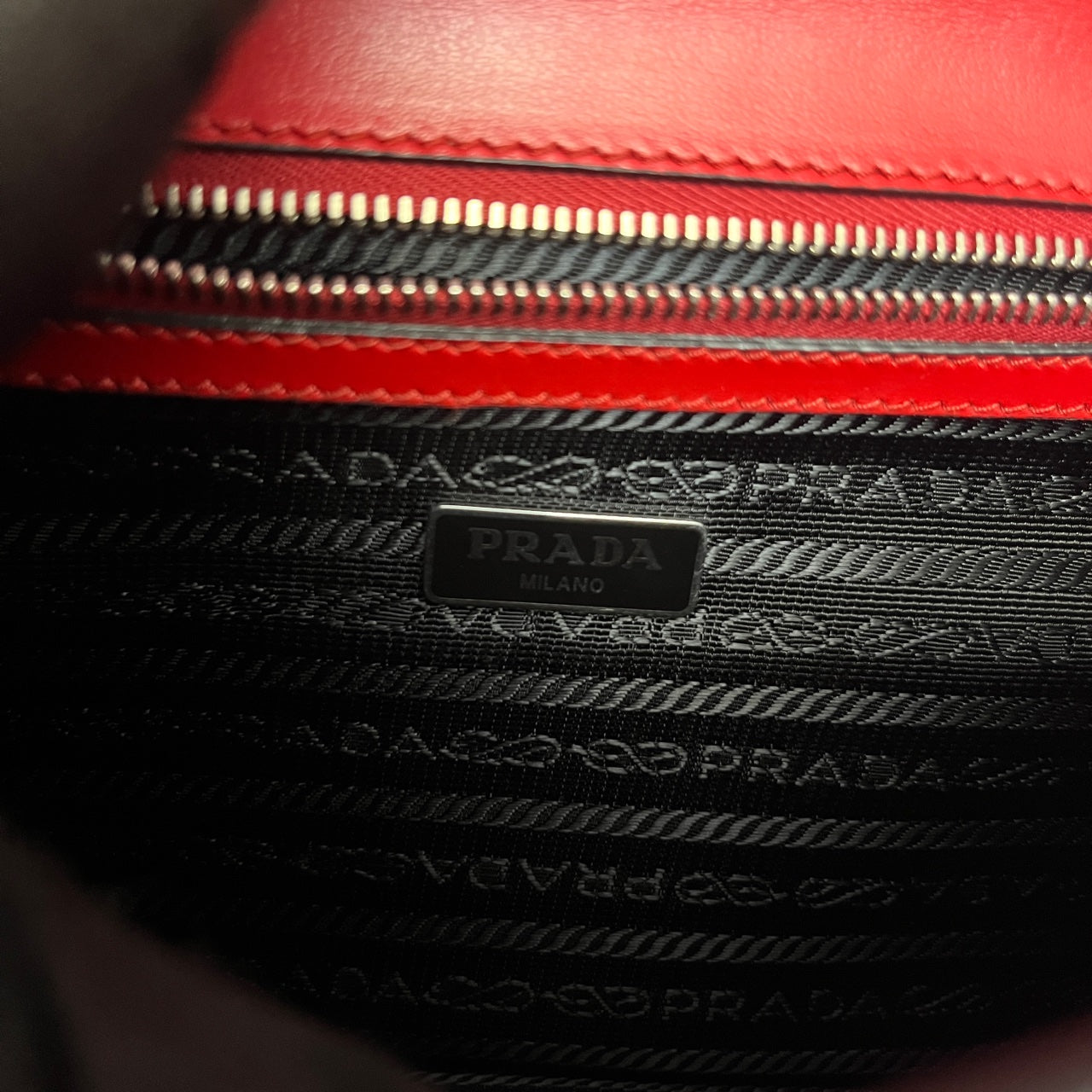 Prada - Chain Flap Bag - Saffiano leather - Red - (Medium)