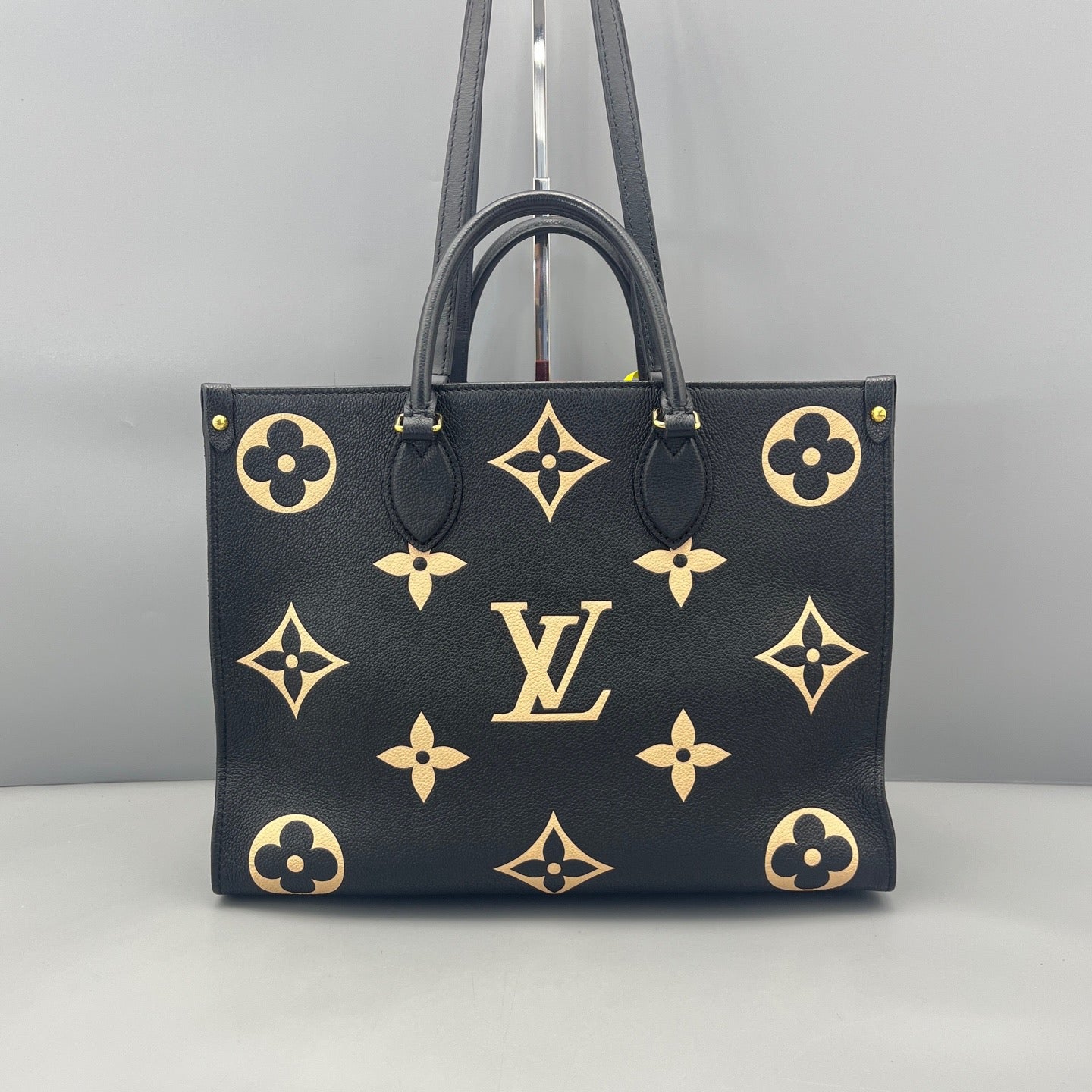 Louis Vuitton - Onthego MM - Giant Monogram Empreinte Leather - Black with Beige Monogram - (Medium)