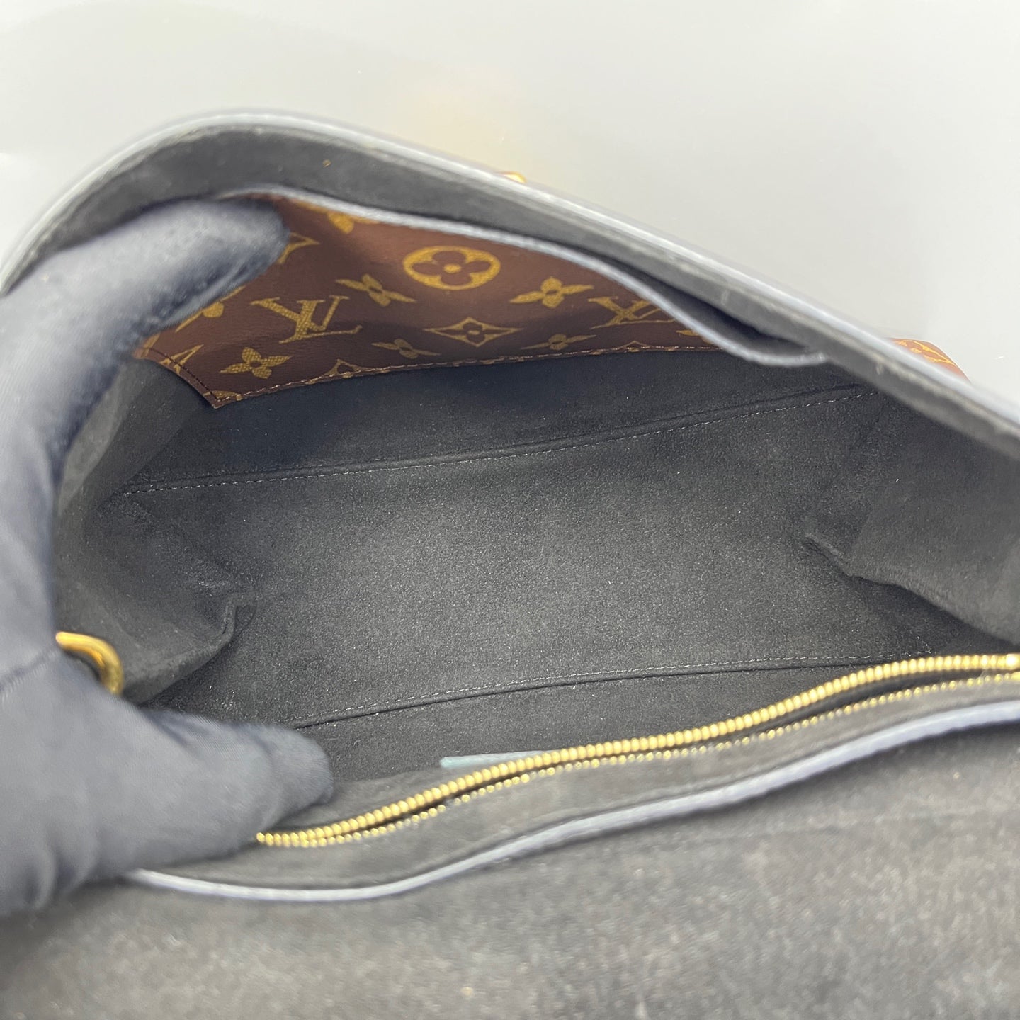 Louis Vuitton - One Handle Flap Bag - Monogram coated canvas and smooth cowhide leather - Brown and Black with Gold-Tone Hardware - (small)
