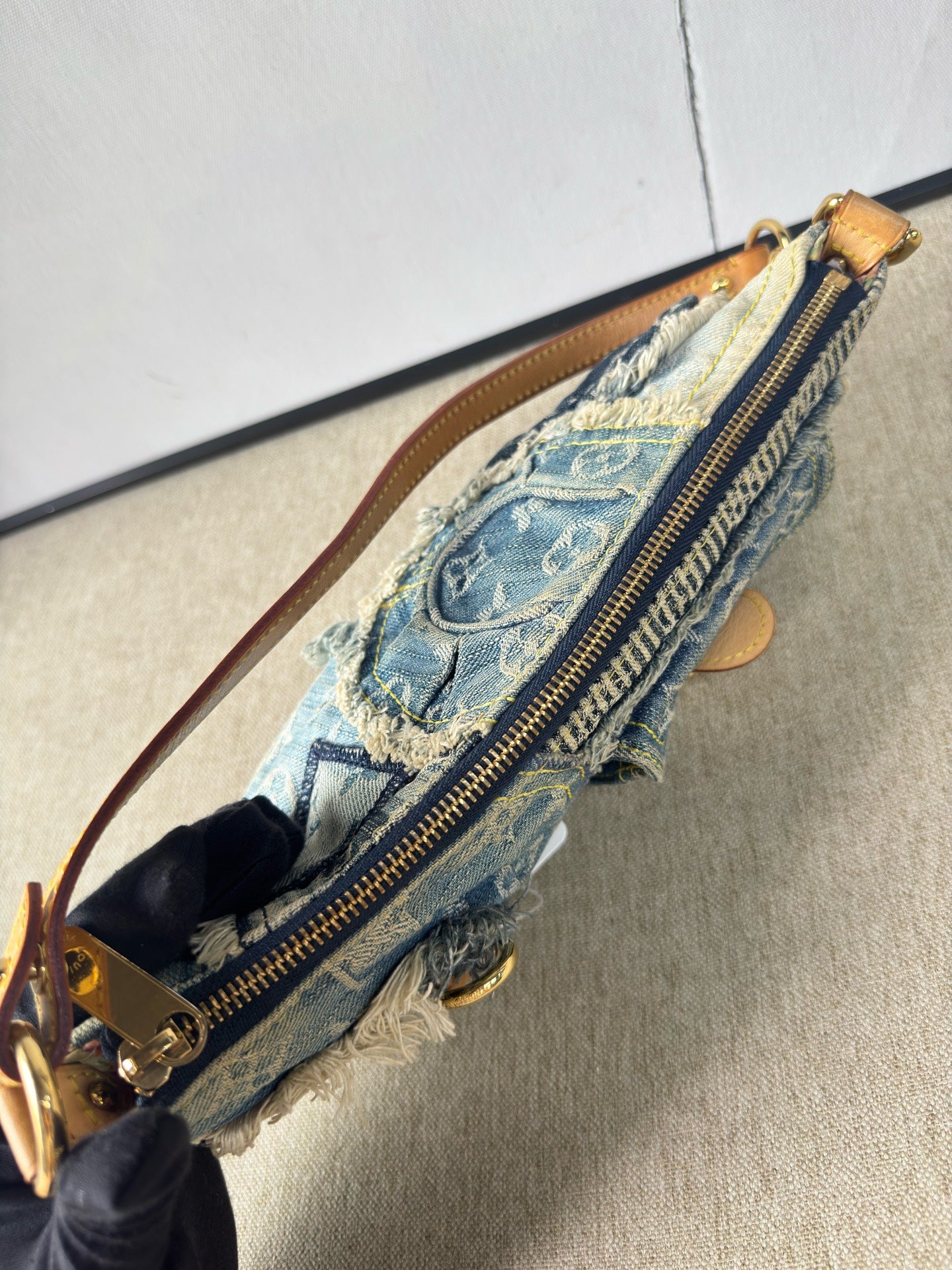 Louis Vuitton - Kapital Limited Edition Vintage Distressed Denim Patchwork Bag - Denim with natural cowhide leather trim - Blue - (Small)