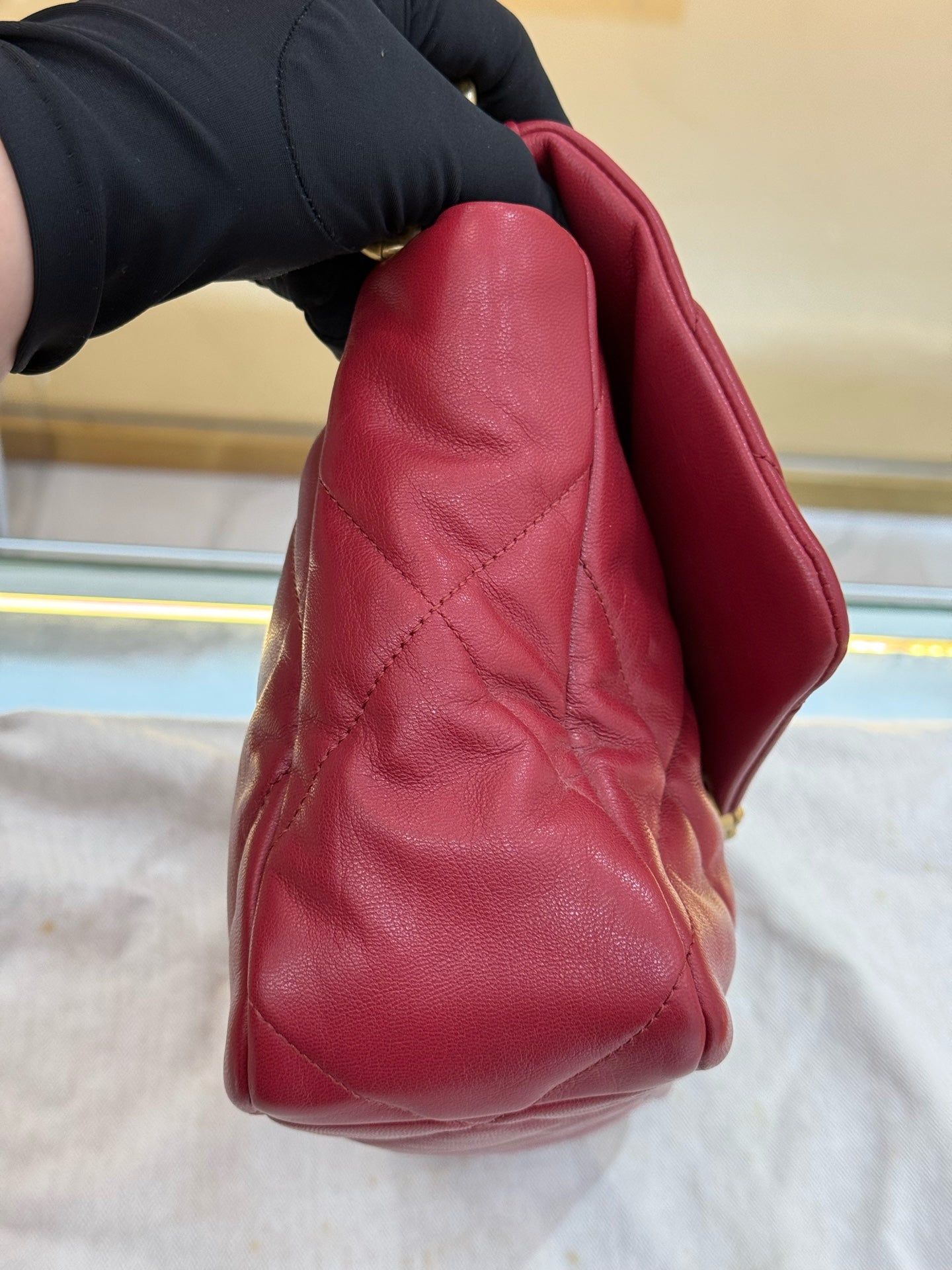Chanel - Chanel 19 Flap Bag - Aged calfskin leather - Red - (medium)