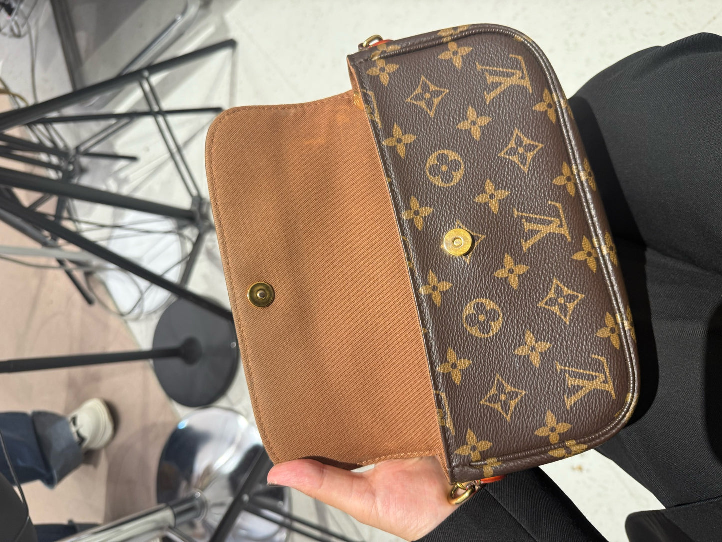 Louis Vuitton - Ivy WOC (M81911) - Monogram coated canvas with Vachetta leather trim - Brown - (Mini)