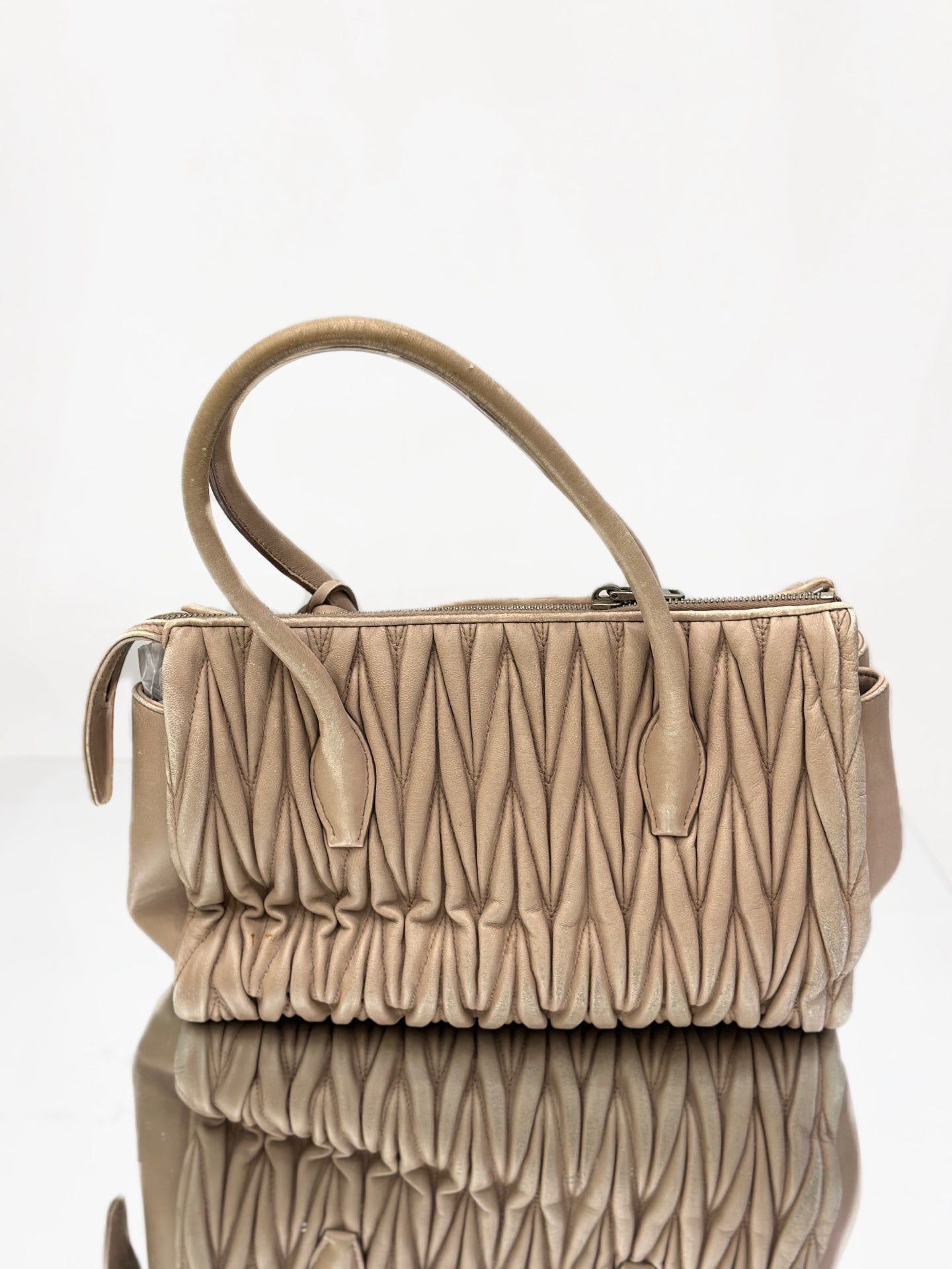 Miu Miu - Matelassé Top Handle Bag - Leather - Beige - (medium)