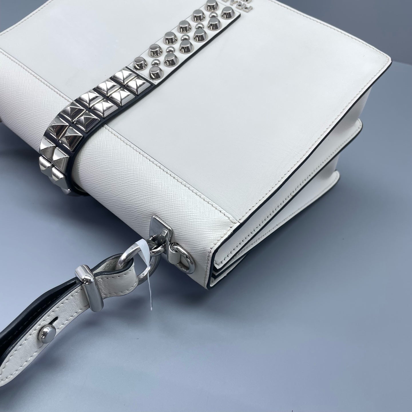 Prada - Riveted Accordion Bag - Calfskin leather - White - (Medium)