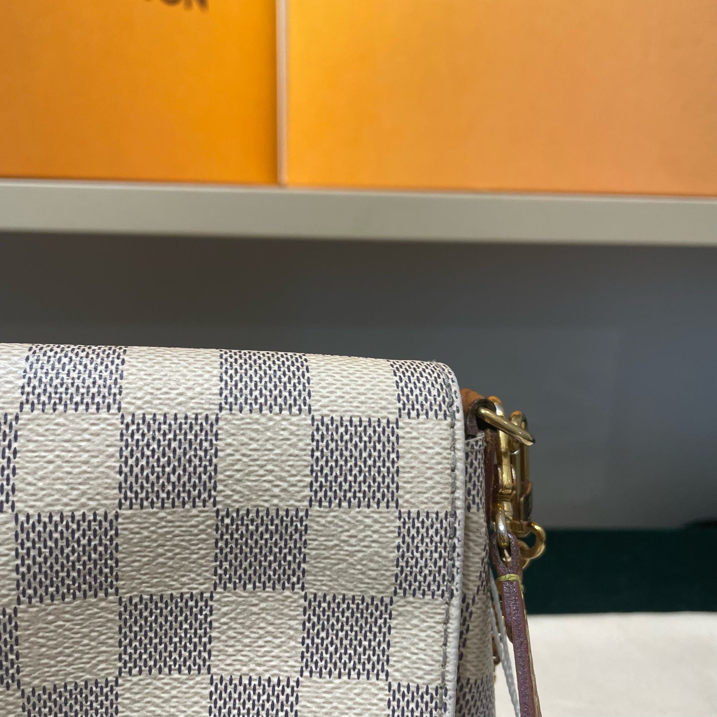 Louis Vuitton - Favorite MM - Damier Azur coated canvas with Vachetta leather trim - White - (Mini)