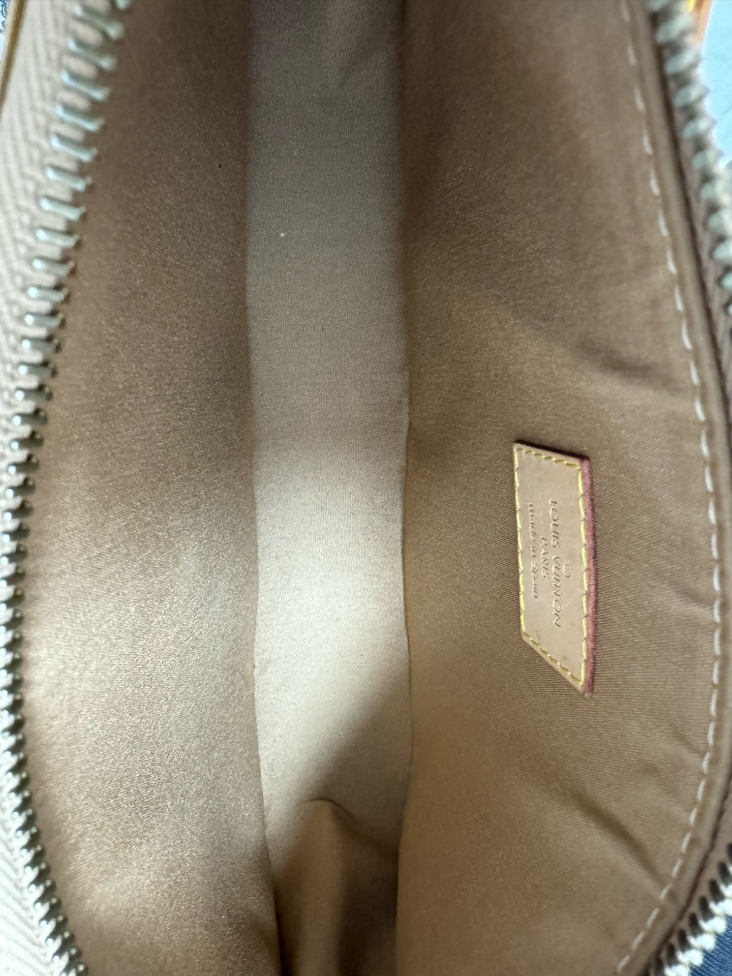 Louis Vuitton - Pochette Accessoires - Patent leather - Golden Yellow with natural Vachetta leather trim - (small)