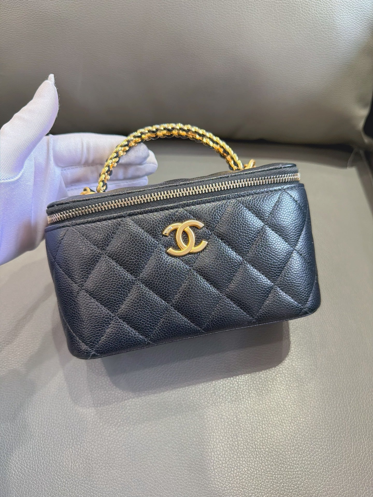 Chanel - 22S Vanity Case with Top Handle - Caviar leather - Black - (mini)