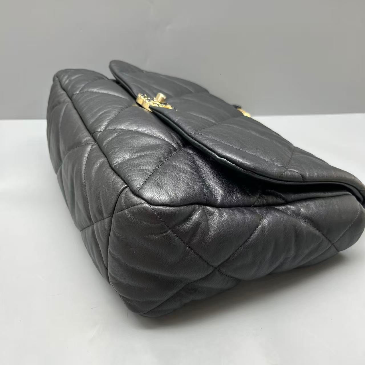 Chanel - 19 Bag Maxi Messenger - Leather - Black - (Maxi)