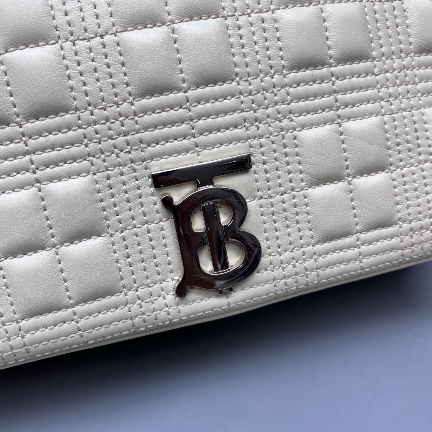 Burberry - Lola Chain Bag - Quilted lambskin leather - White - (Small)