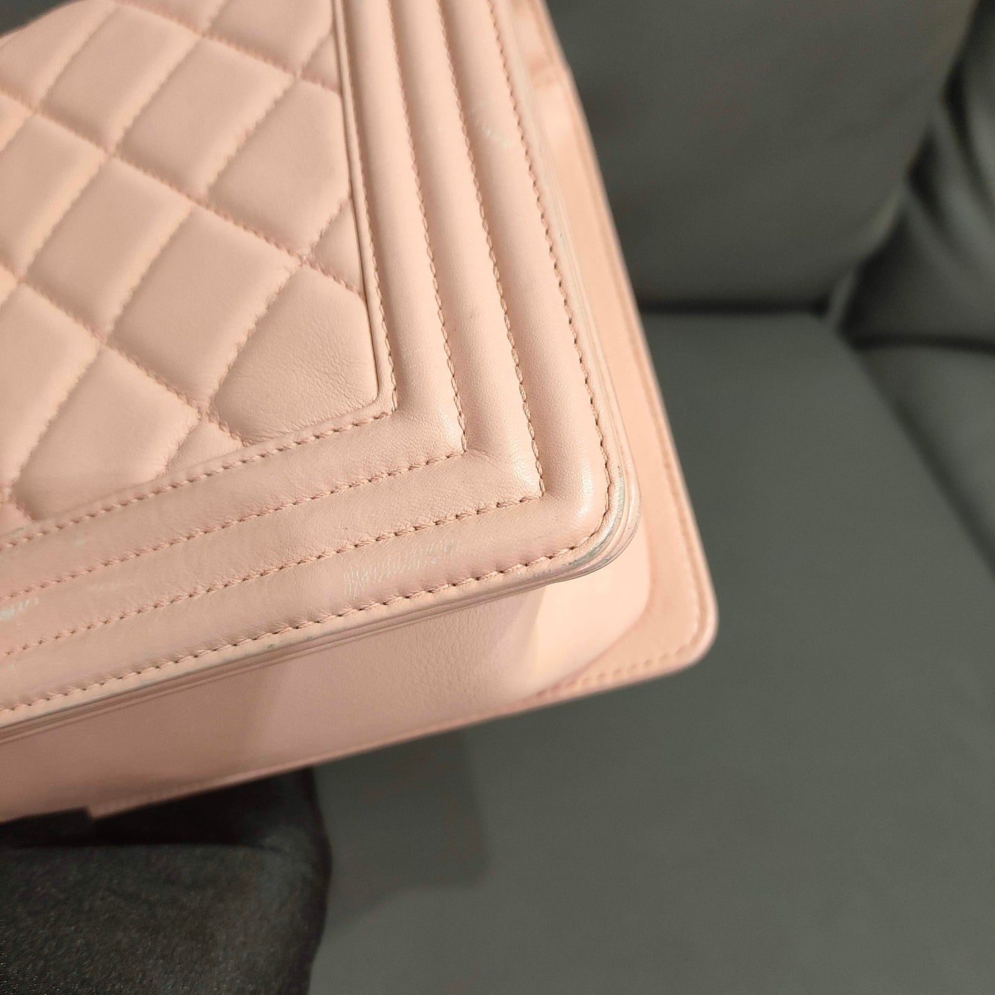 Chanel - Le Boy Medium - Calfskin leather - Light Pink - (Medium)