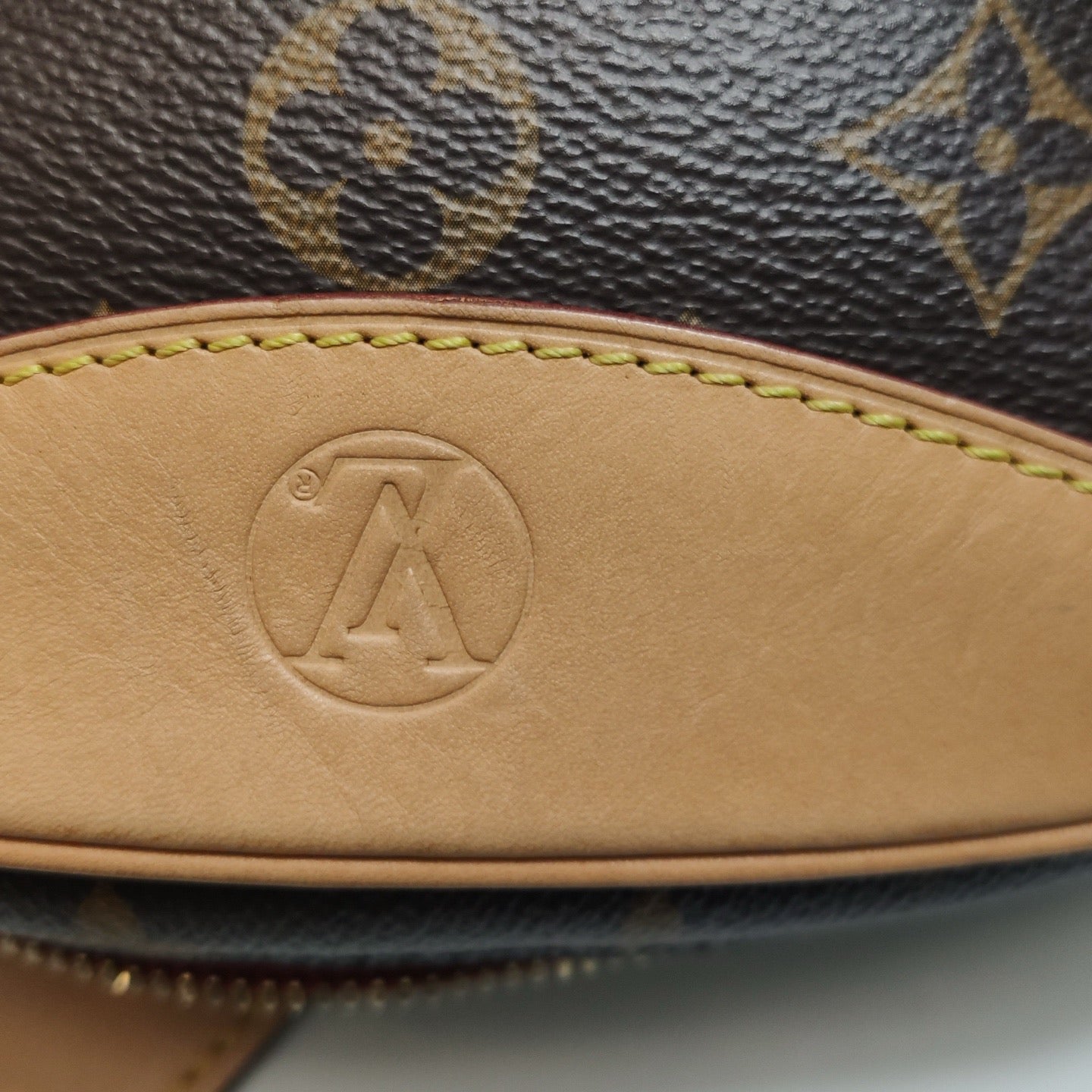 Louis Vuitton - Monogram Camera Bag - Monogram coated canvas with Vachetta leather trim - Brown - (small)