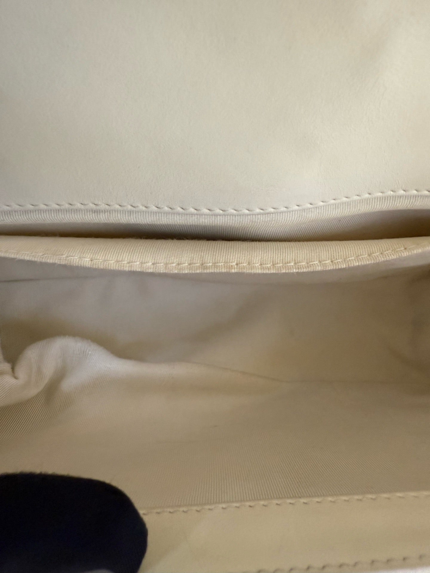 Chanel - Boy Bag - Calfskin leather - White - (medium)