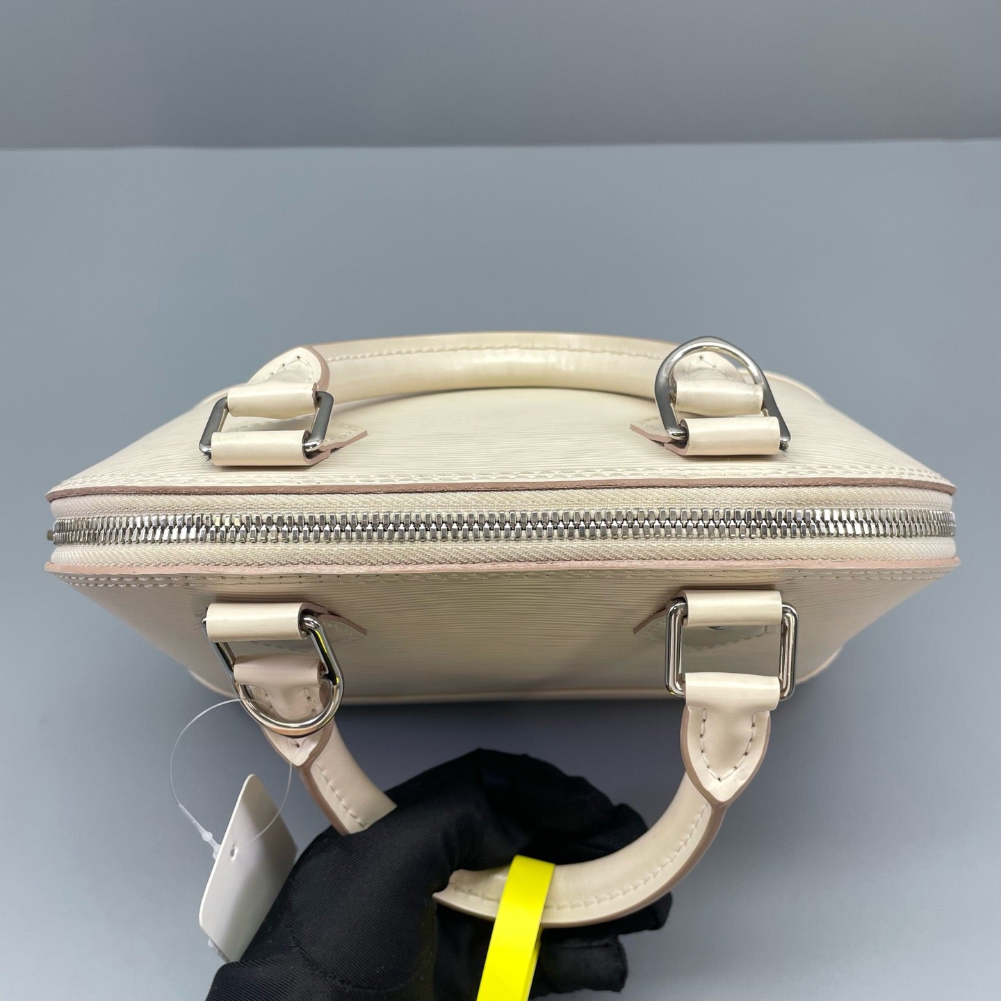 Louis Vuitton - Alma BB - Epi leather - White - (mini)