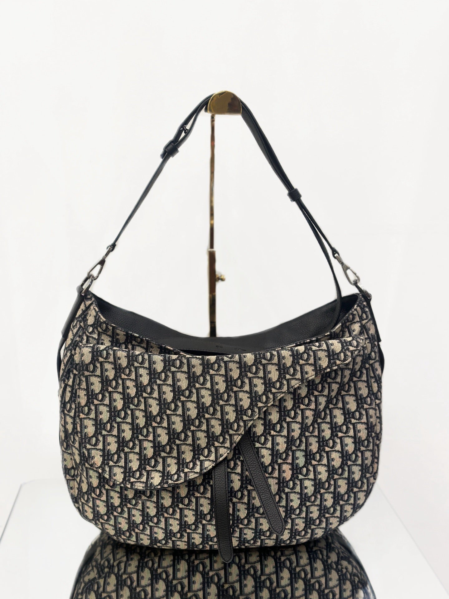 Dior - Saddle Soft Hobo Bag in Oblique Canvas - Oblique jacquard canvas with pebbled calfskin leather trim - Multicolour - (Large)