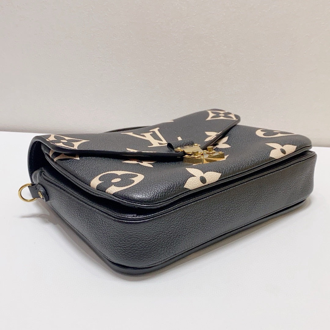Louis Vuitton - Pochette Métis - Embossed cowhide leather - Black - (small)