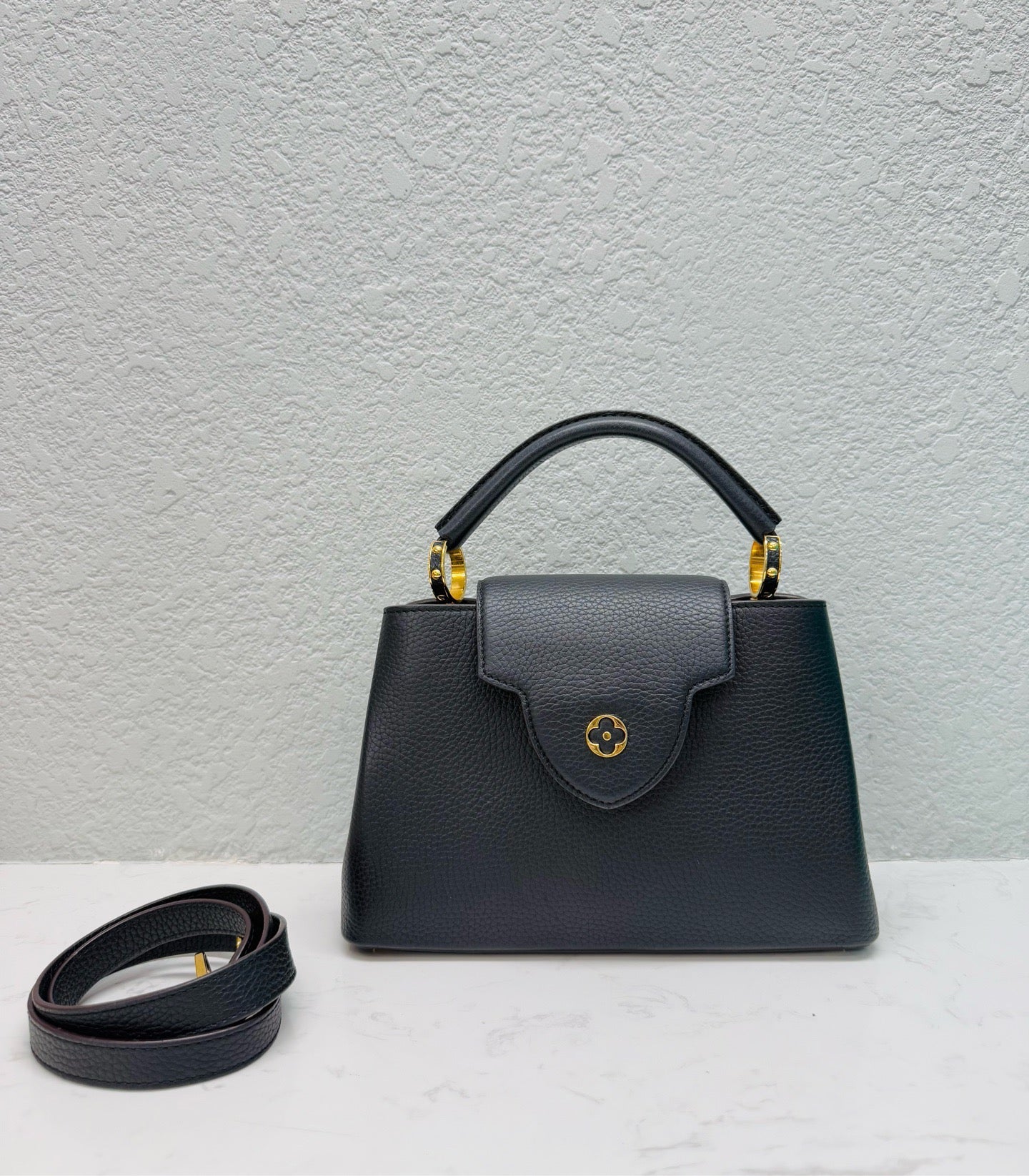 Louis Vuitton - Capucines BB - Grained Cowhide Leather - Black with Gold-Tone Hardware - (Small)