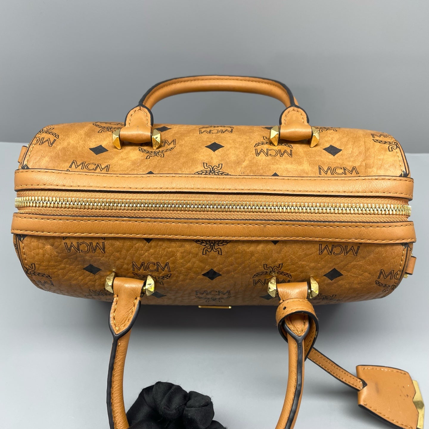 MCM - Visetos Boston Bag Small - Visetos coated canvas with leather trim - Cognac with black monogram - (small)