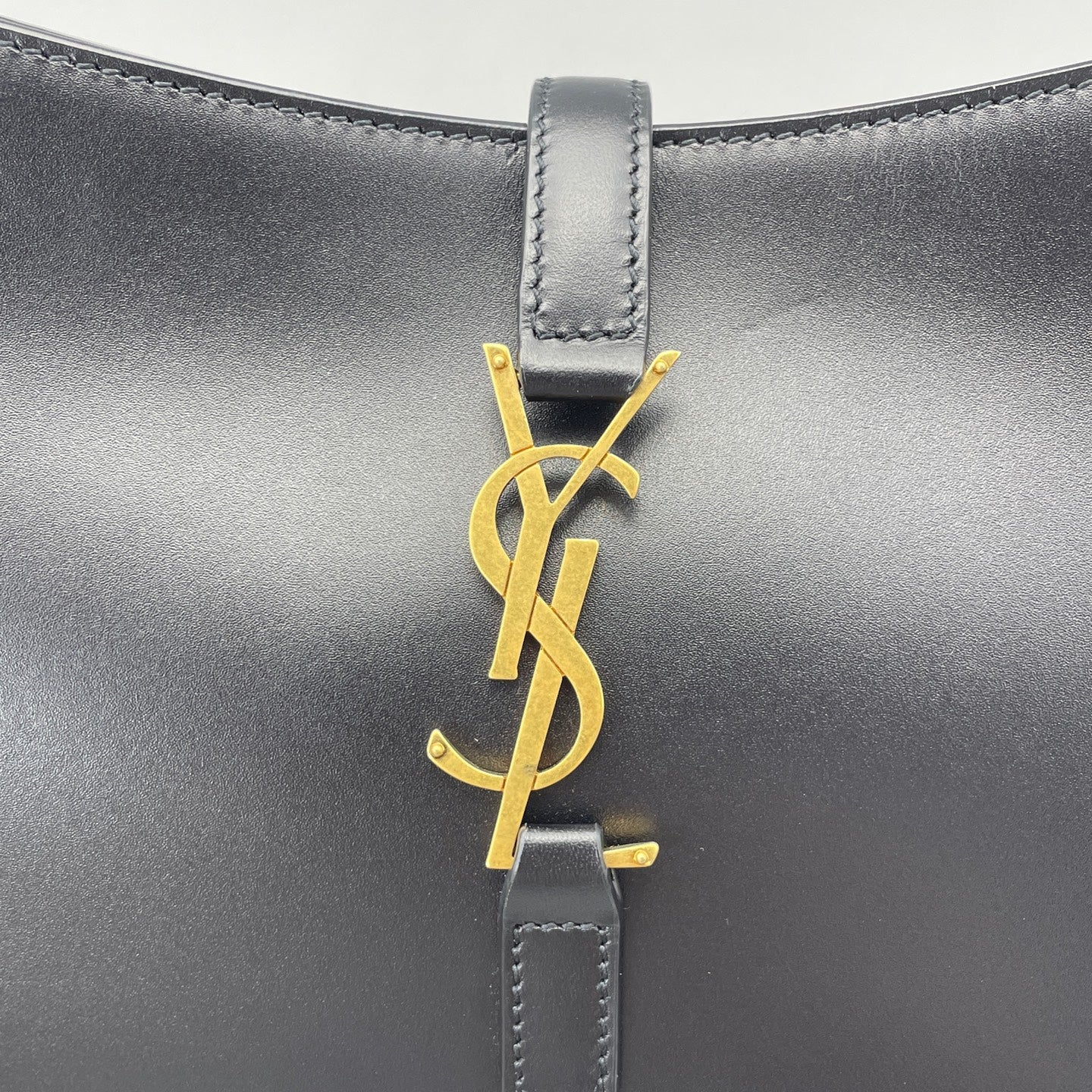 Saint Laurent - Hobo Bag - Leather - Black - (Medium)