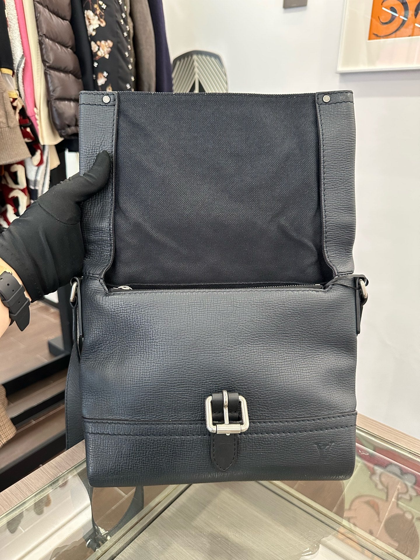 Louis Vuitton - Classic Messenger Bag - Grained leather - Black - (medium)