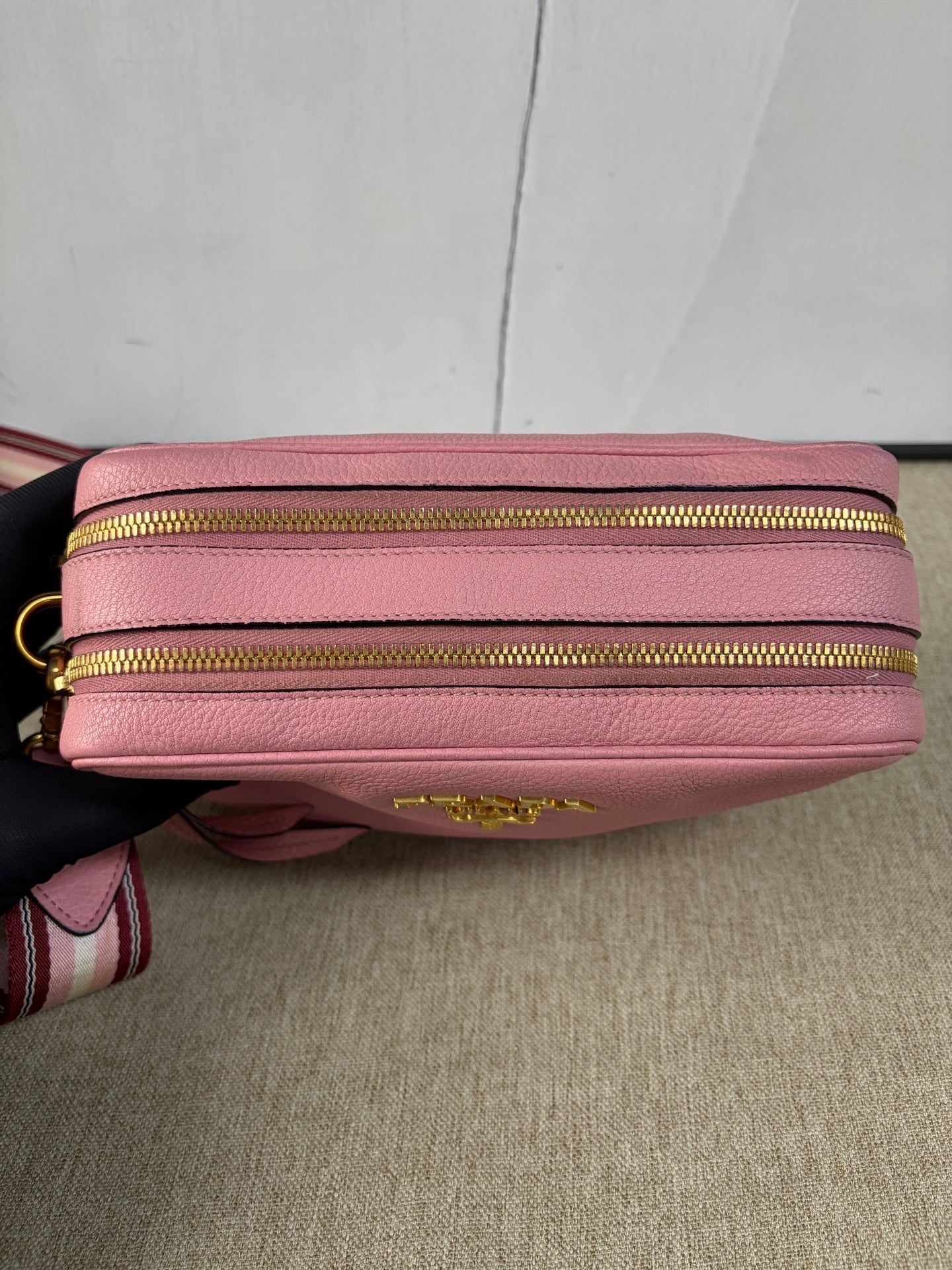 Prada - Vitello Daino Camera Bag - Grained calfskin leather - Pink with Gold-Tone Hardware - (Small)