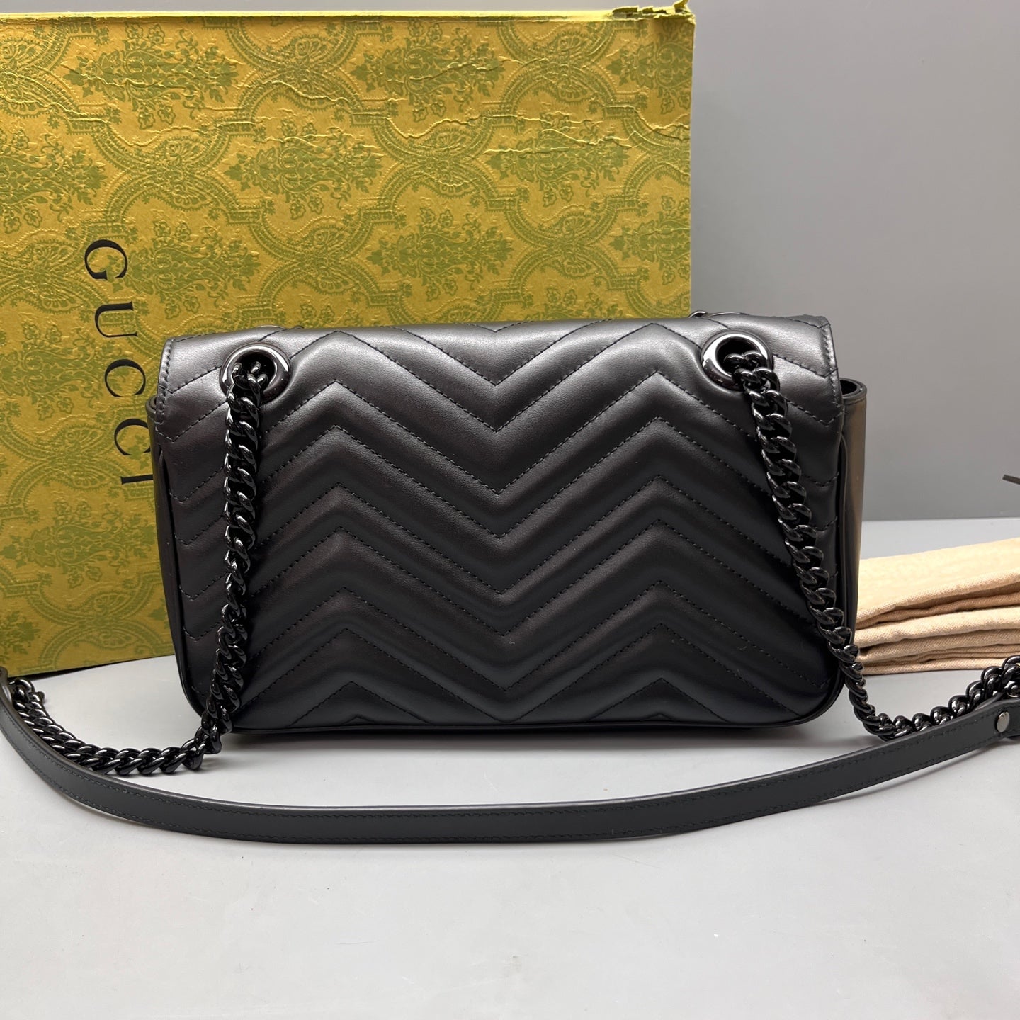 Gucci - GG Marmont Matelassé Shoulder Bag - Leather - Black - (medium)