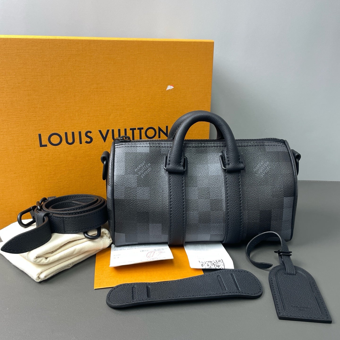 Louis Vuitton - Keepall 25 - Coated canvas with leather trim - Black - (mini)