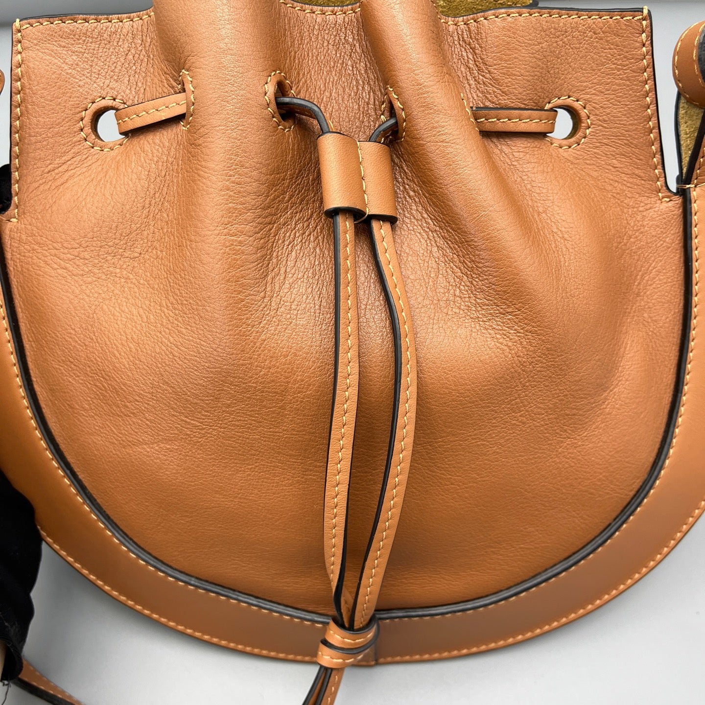 Loewe - Disc Bucket Bag - Pebbled leather and smooth leather trim, suede interior - Caramel - (Small)