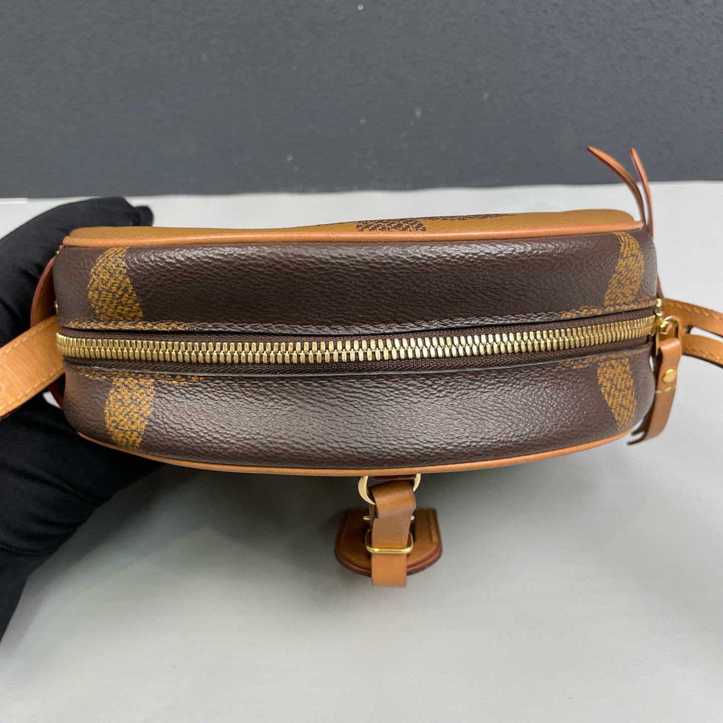 Louis Vuitton - Boîte Chapeau Souple - Monogram Giant Reverse coated canvas and Vachetta leather - Brown - (Small)