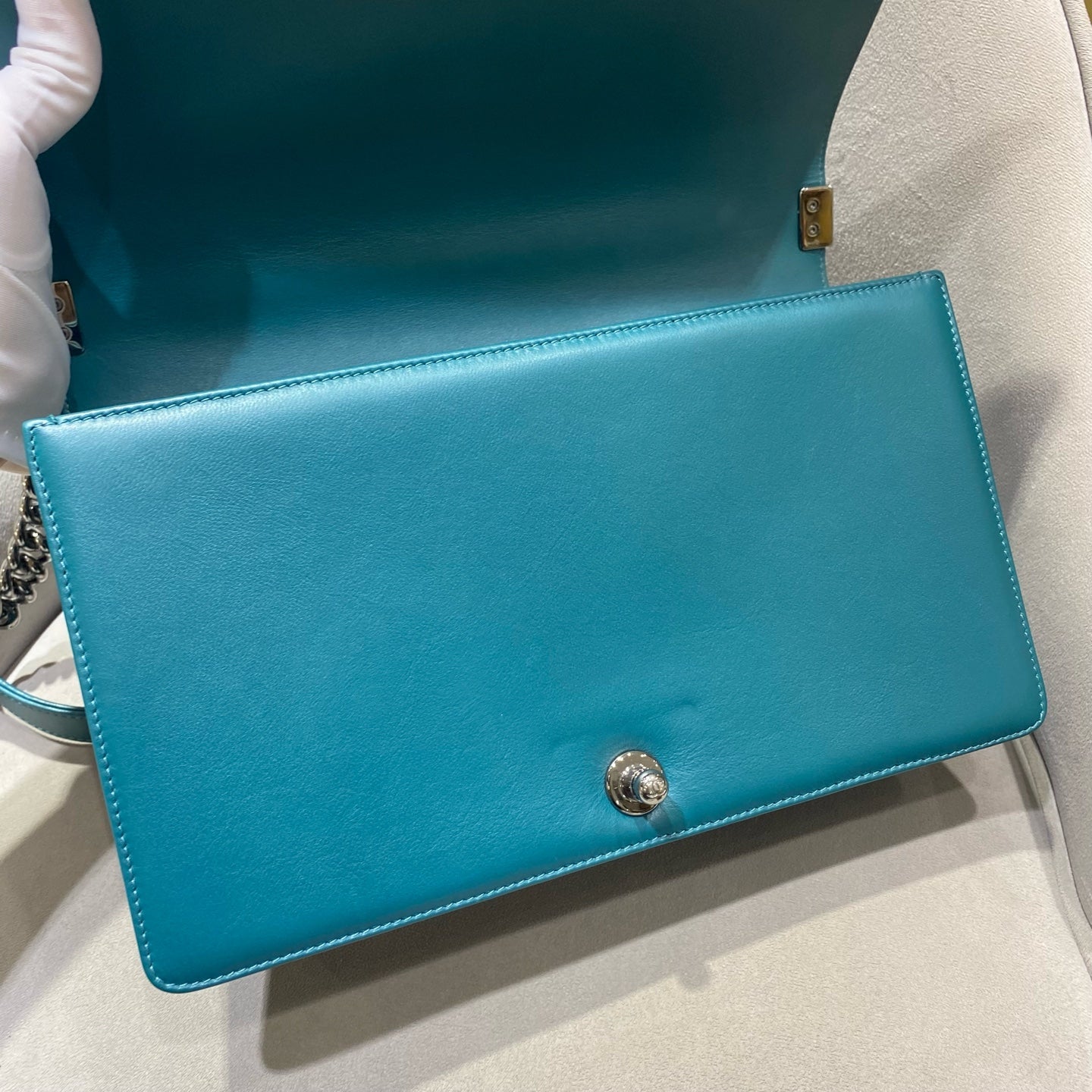 Chanel - Boy Bag - Smooth Calfskin Leather - Green - (Large)